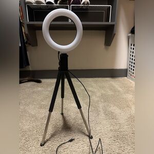 Tripod with ring light